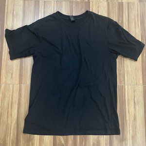 Gildan black tee